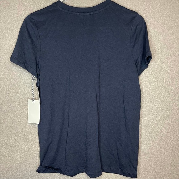 2020 Graphic Historical Year Navy Short Sleeve Crew Neck T Shirt Womens Medium - Picture 2 of 6